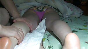 Une femme aux gros seins saute sur la bite d'un mec video porno fille vierge pour que ses seins se téléportent