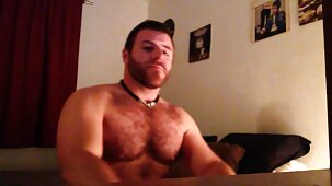 Vidéo porno d'une mère mature et de xxx fille vierge son fils qui éjacule sur le cul