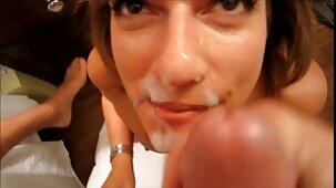 Un mec baise une brune mature à gros arabe vierge porno seins et se fait sucer